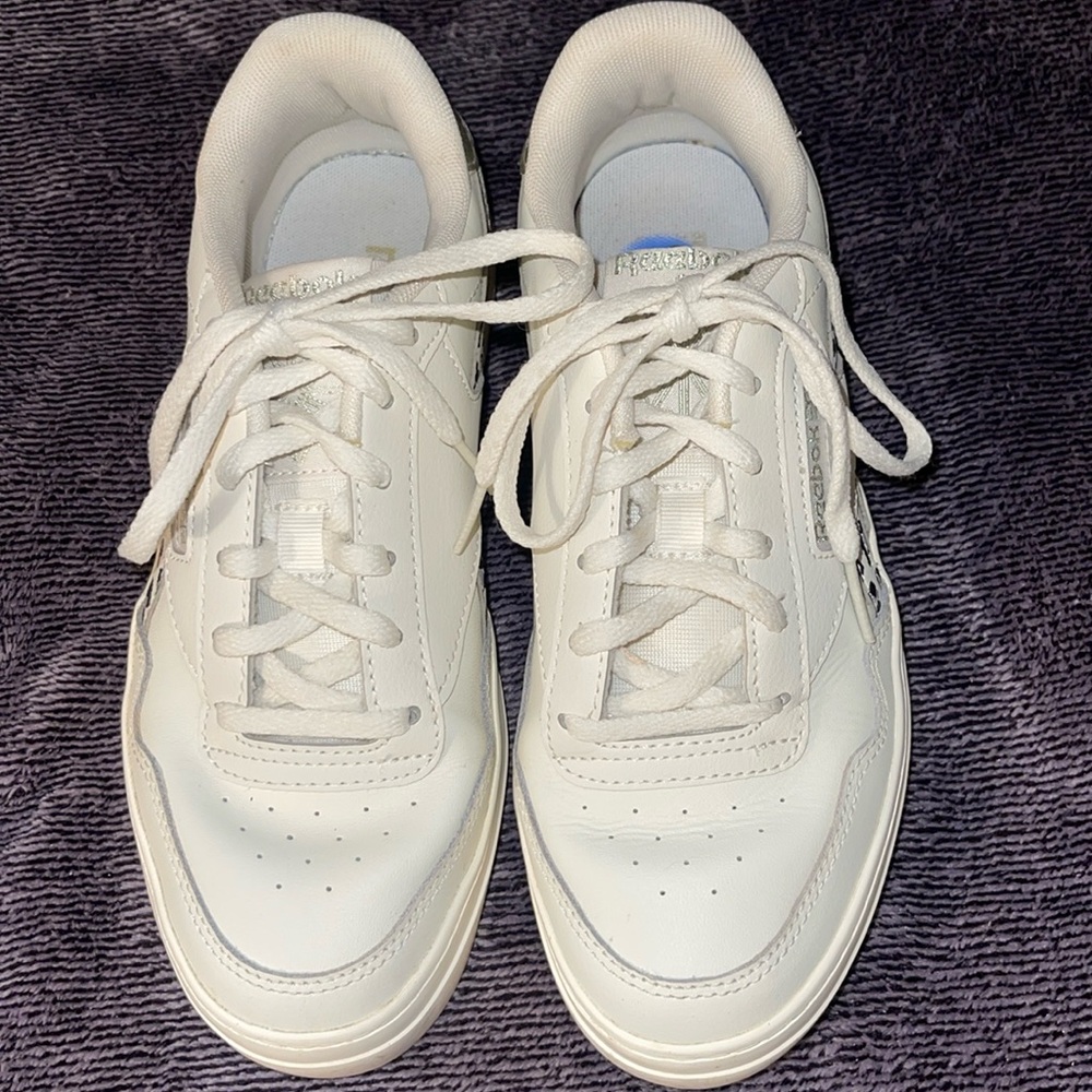 Women’s size 6.5 Reebok tennis shoes, like new only worn a few times.